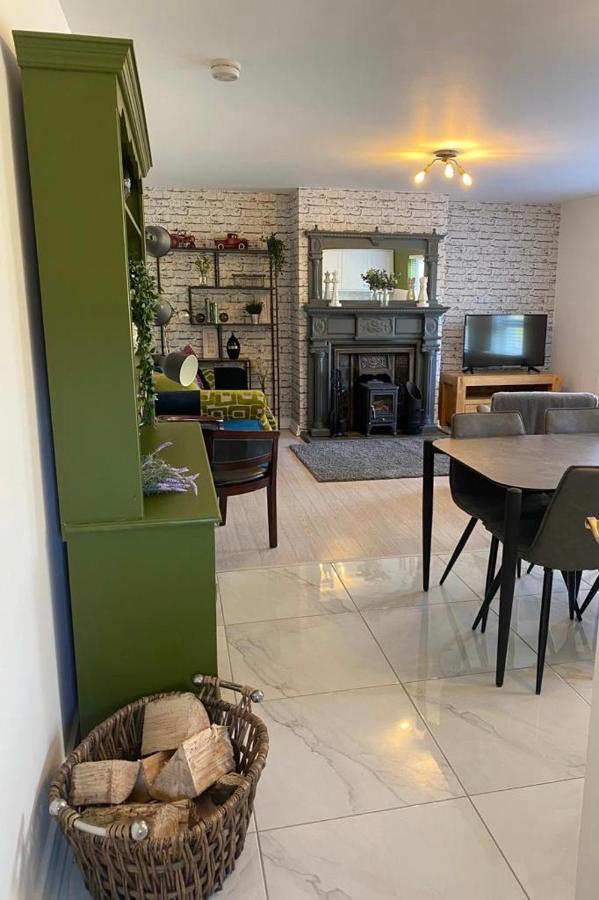 No2 At Rosebank Apartments Моувил Екстериор снимка
